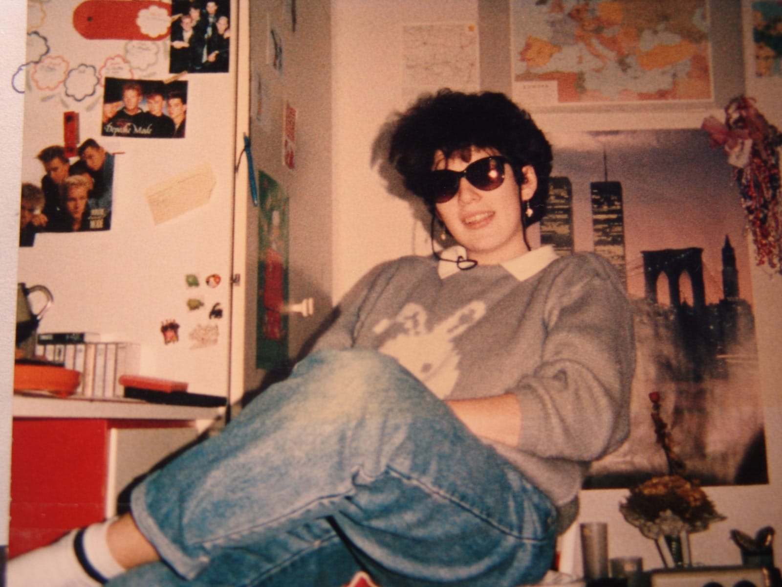 Caro mit 17 Jahren in ihrem Zimmer