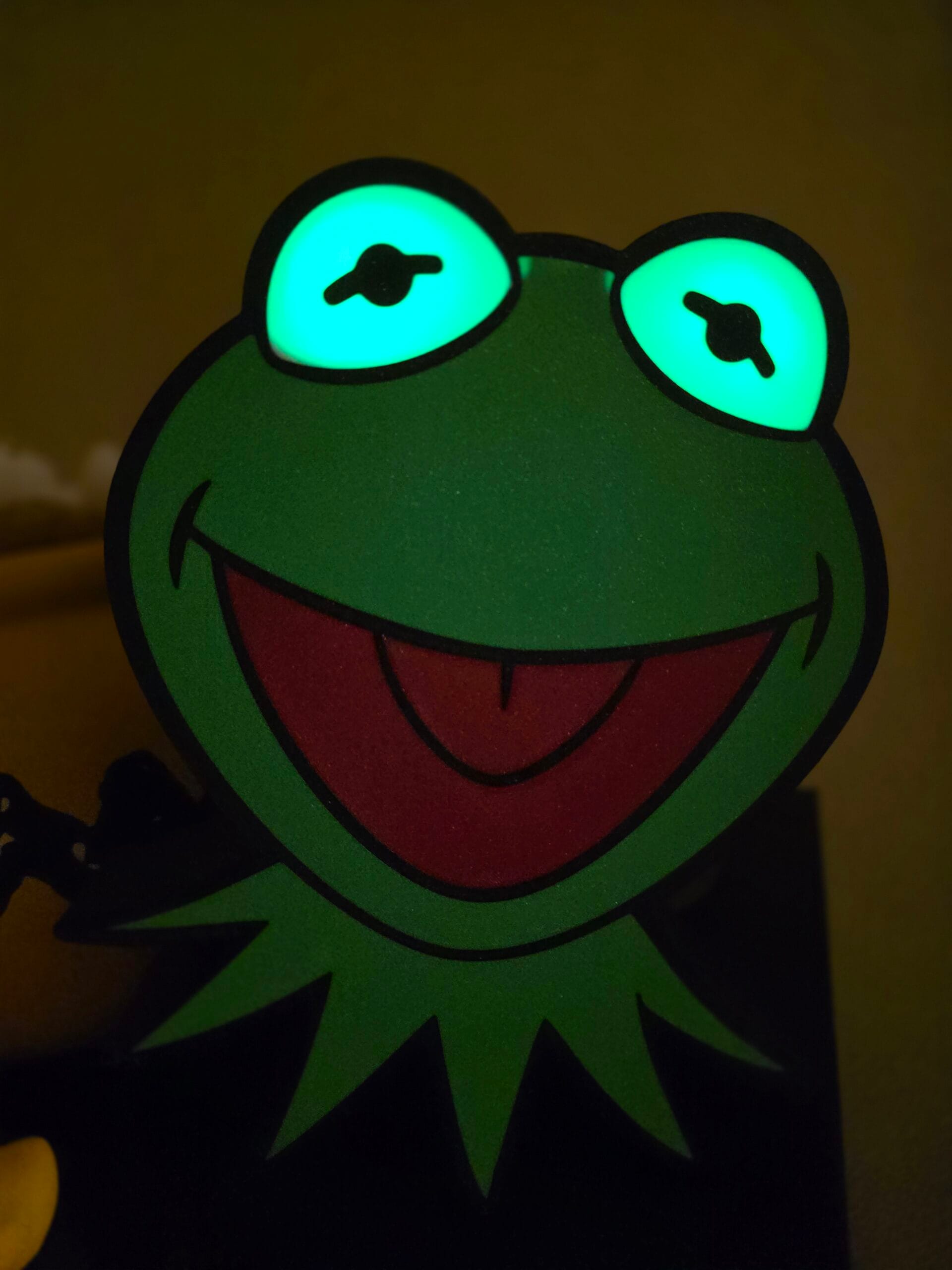 Kermit mit leuchtenden Augen, je nach Bz-Wert