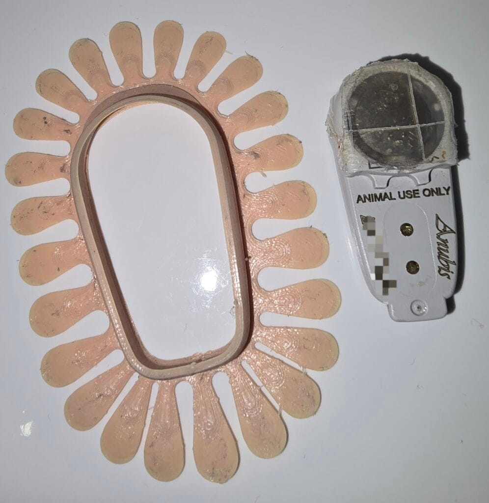 Anubis-Tranmistter mit Halterung von Hinten